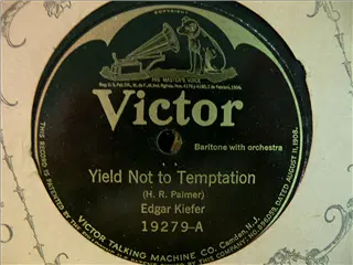 small_victor 19279 a.webp